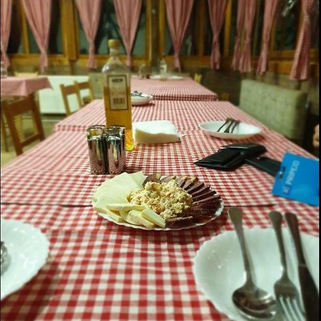 Bed and Breakfast Domacinstvo Kod Gere Crni Vrh Екстер'єр фото