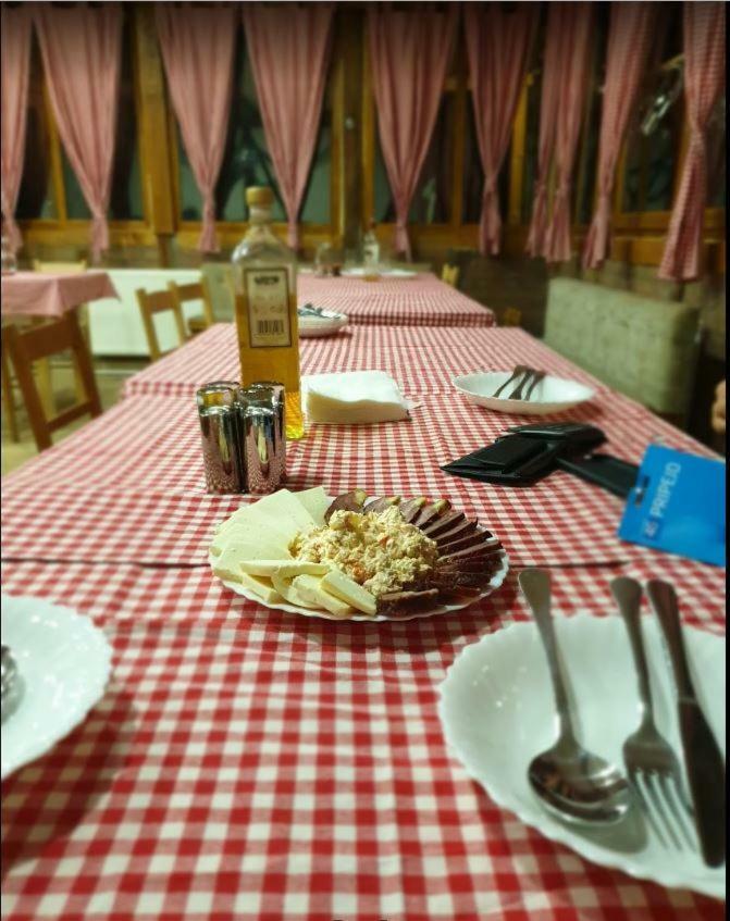 Bed and Breakfast Domacinstvo Kod Gere Crni Vrh Екстер'єр фото